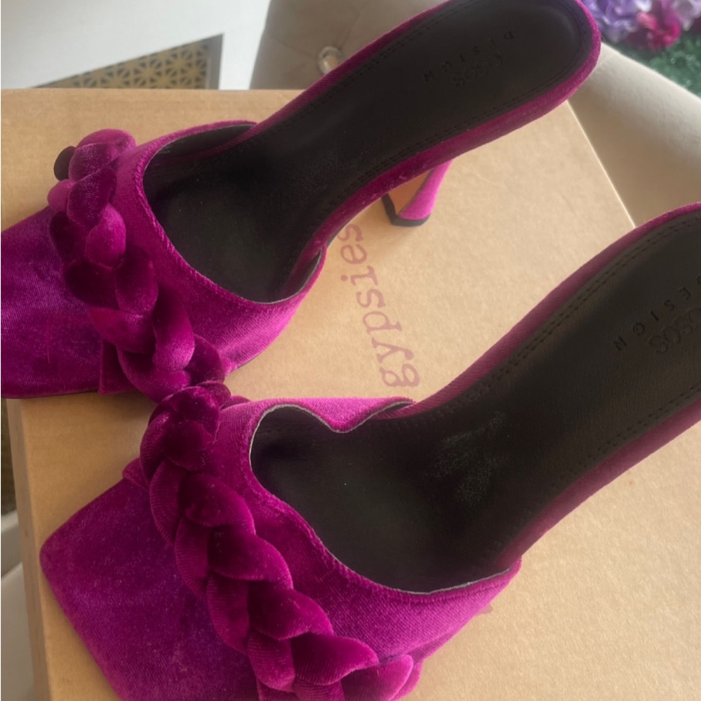 Women’s Fuschia Heels